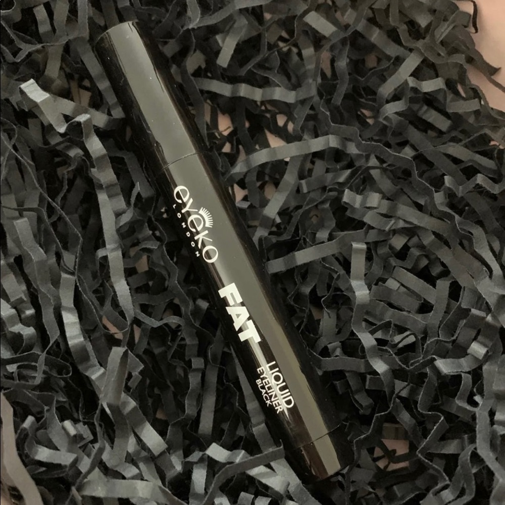 LIQUID EYELINER